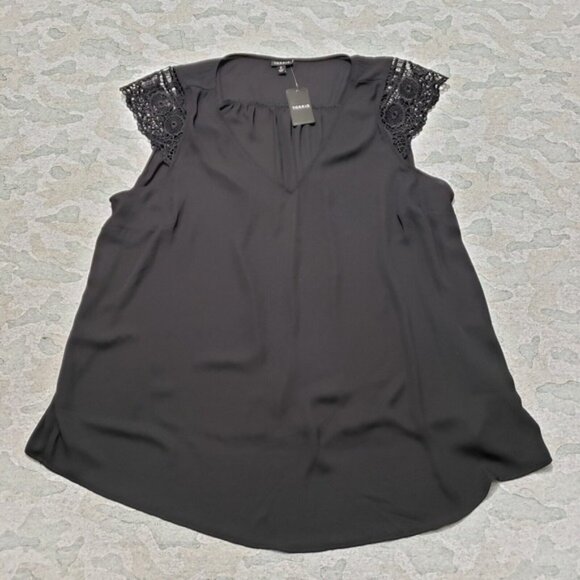 Torrid Top Womens 2 Black V-Neck Pullover Sleeveless NWT - Picture 1 of 13